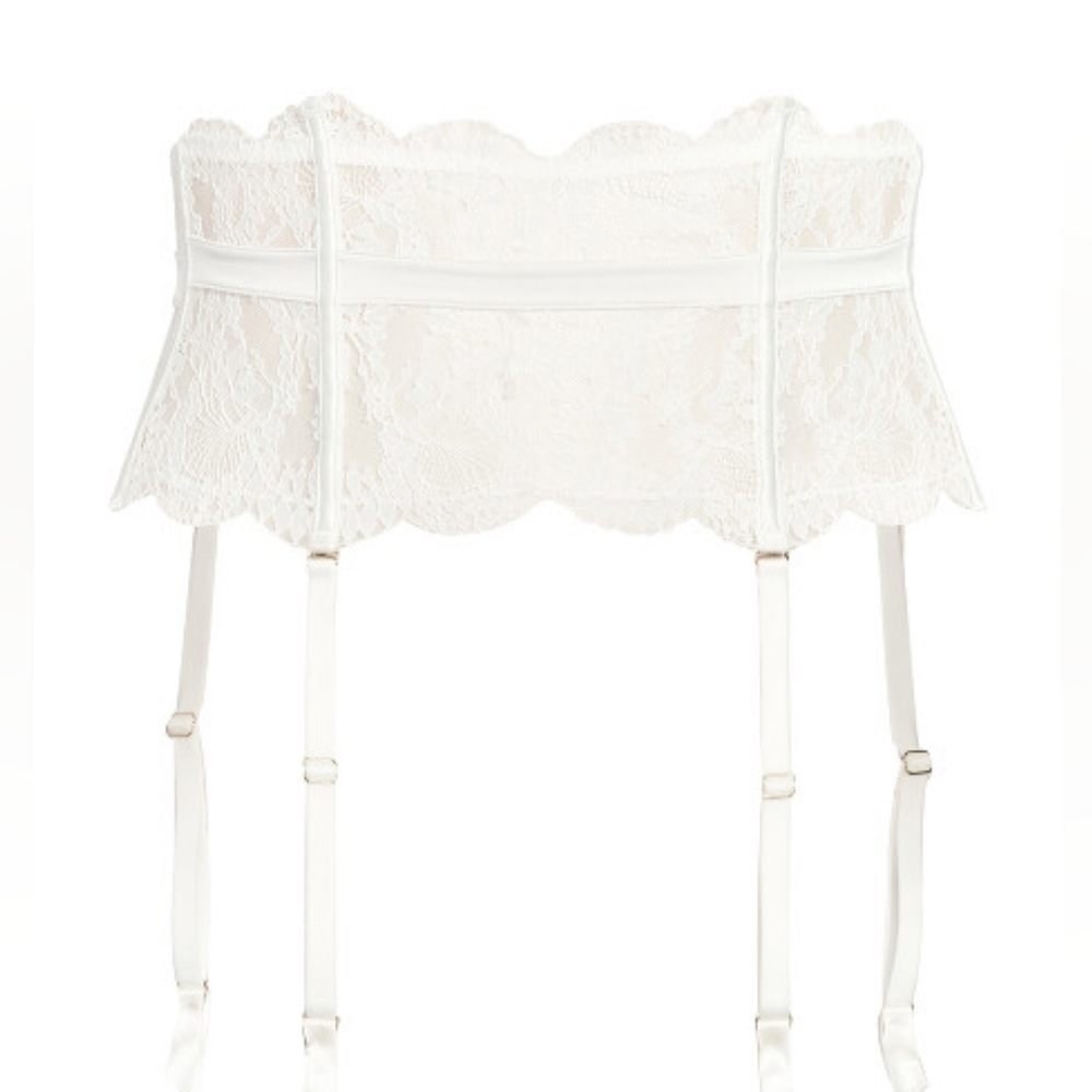 New ivory garter with boning